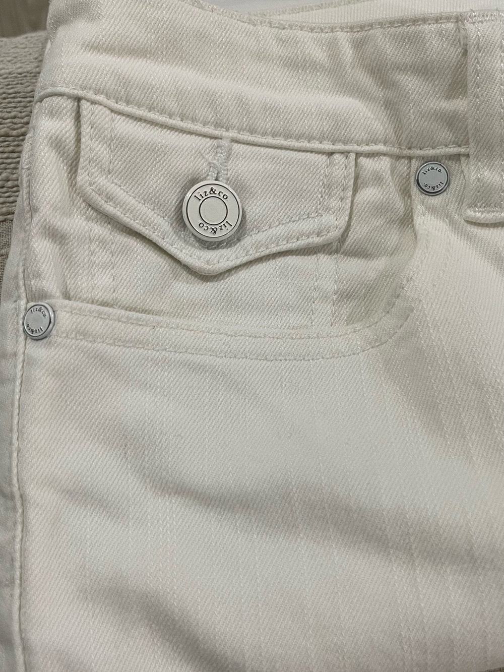 Liz & Co. White Stretch Bootcut Jeans Size 12
